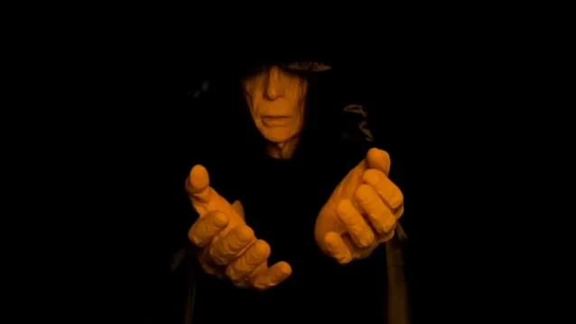 Mick Mars: il video del nuovo singolo ‘Right Side Of Wrong’