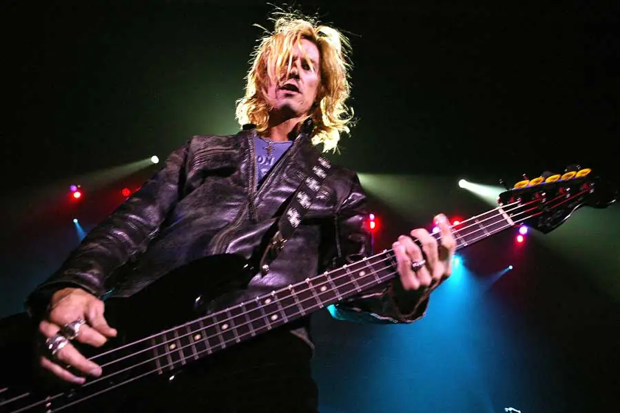Guns N’Roses: Duff McKagan ha pubblicato il live video di "You're Crazy" dal suo album "Lighthouse: Live From London"