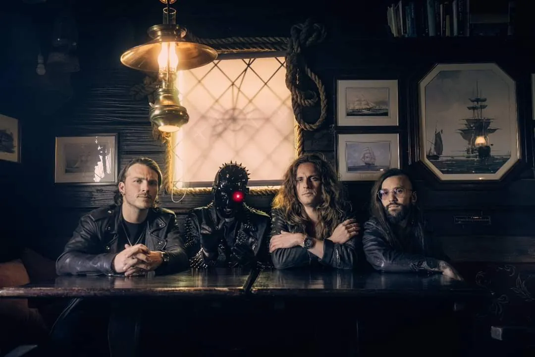 Reach: collaborano con la band dark synthwave Priest nel remix di "A Million Lives"