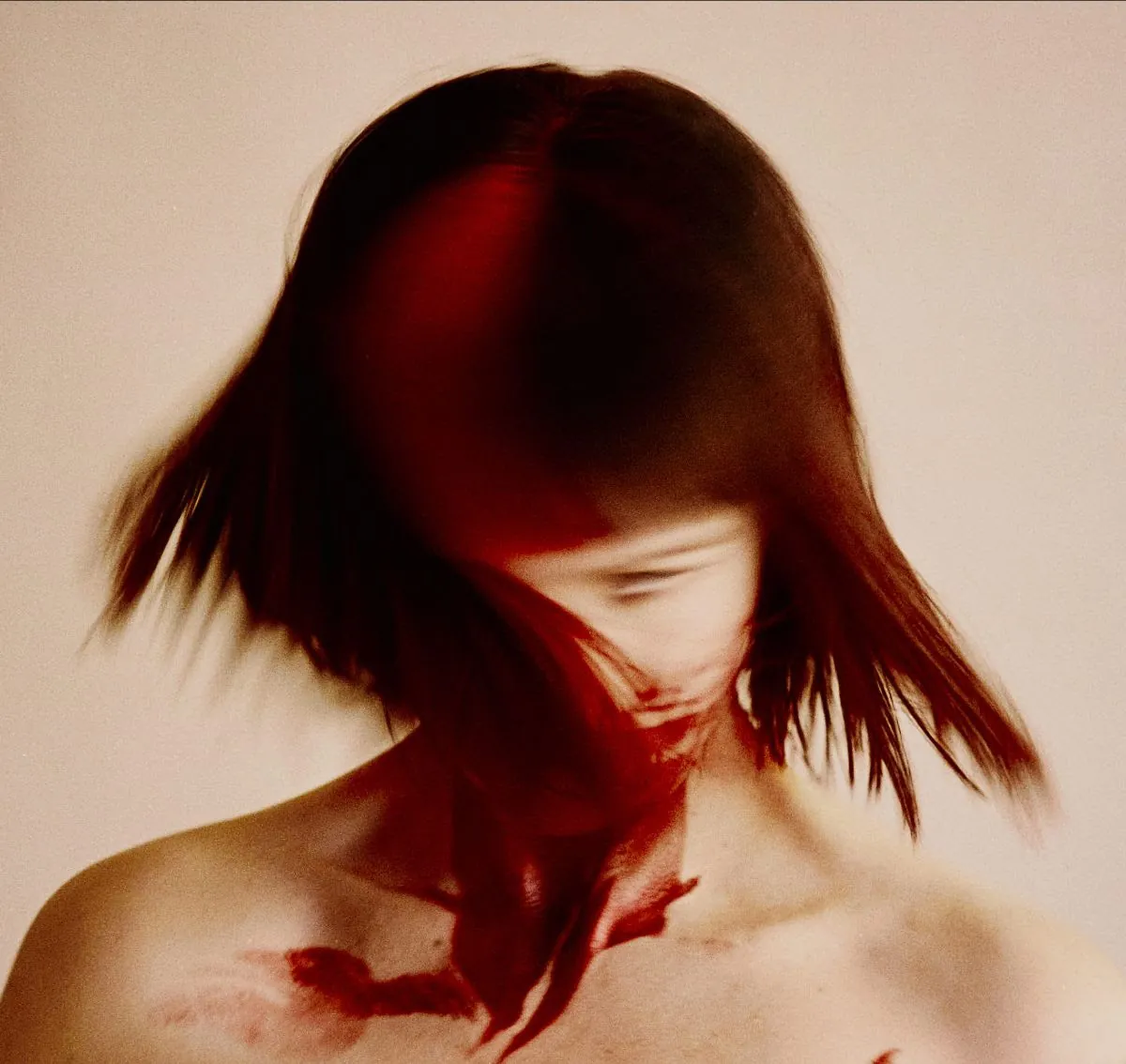 Julie Christmas: ascolta "Thin Skin", nuovo singolo da "Ridiculous And Full Of Blood"