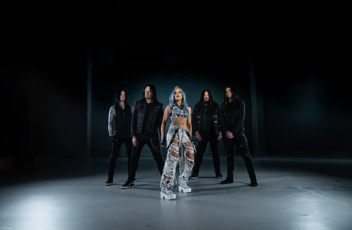 Arch Enemy: pubblicato il nuovo singolo "Paper Tiger"