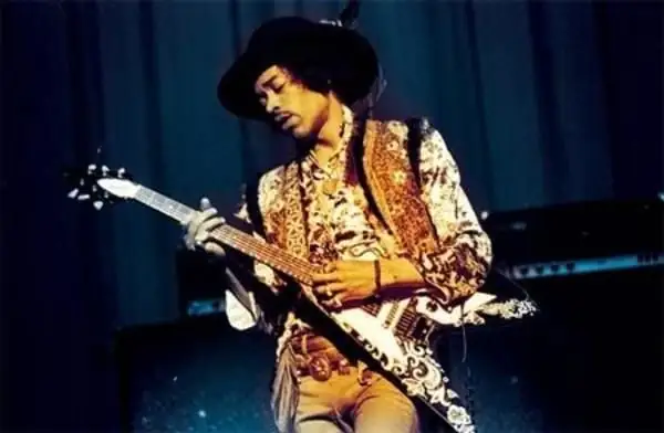 Jimi Hendrix: la Gibson realizza una riproduzione della sua Flying V