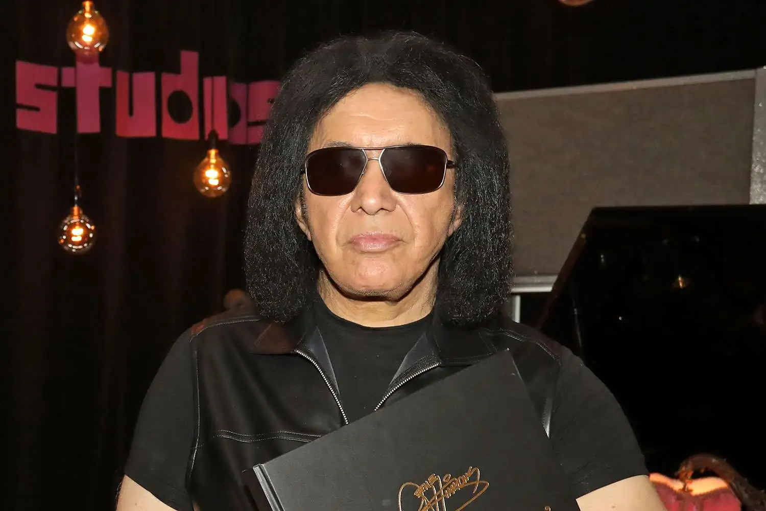 Kiss: Gene Simmons offre la possibilità di fargli da roadie pagando 12.495 dollari