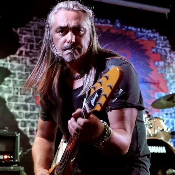 Grand Slam: guarda il video di 'Pirate Song'