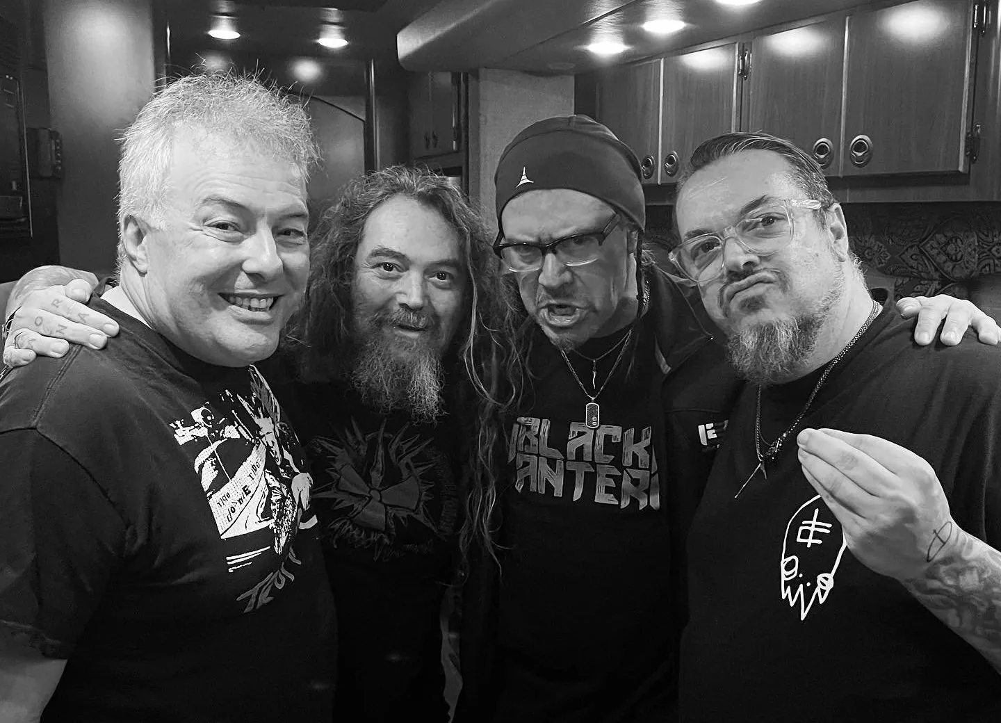 Cavalera Conspiracy: Jello Biafra (Dead Kennedys) ospite sul palco, dedicano "Nazi Punks Fuck Off" a Donald Trump