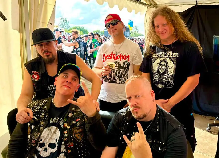 Forbidden: il video professionale dal vivo di 'March Into Fire'