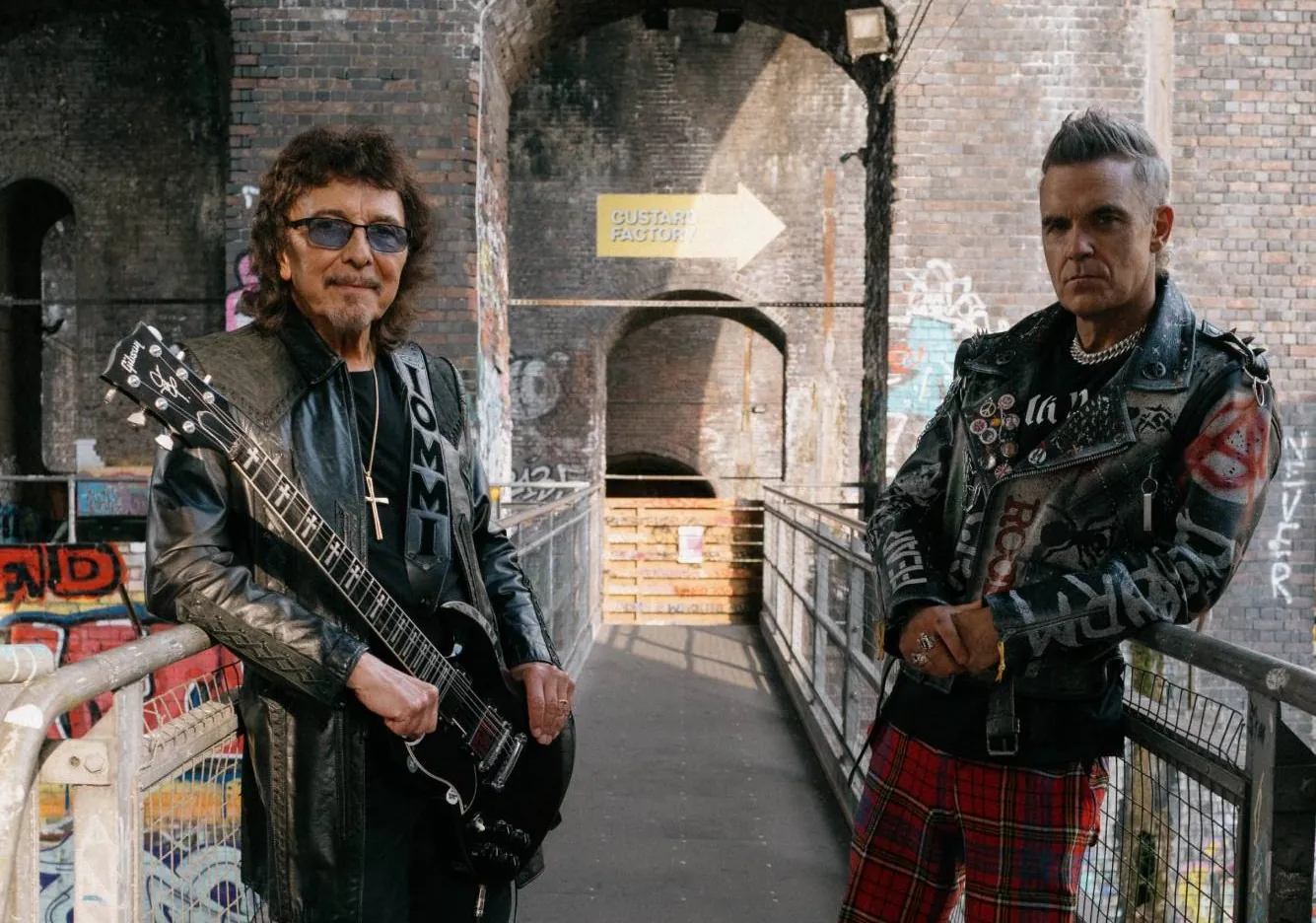 Black Sabbath: Tony Iommi ospite sulla nuova "Rocket" di Robbie Williams, guarda il video