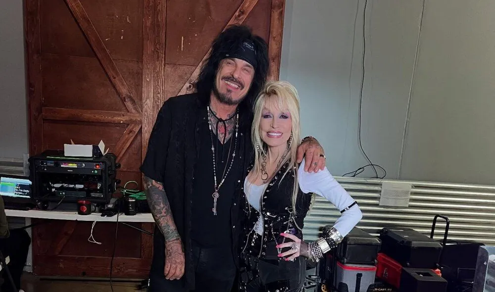Mötley Crüe: il duetto con Dolly Parton in "Home Sweet Home" debutta al n°1 della Mediabase Classic Rock Songs