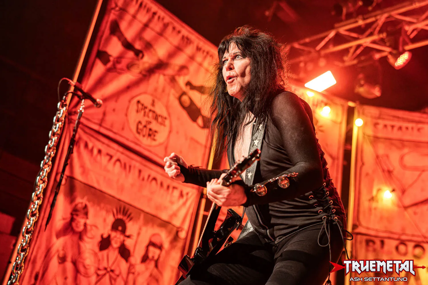 W.A.S.P.: Blackie Lawless loda la sanità americana, "Gli USA sono il paese migliore al mondo, altri paesi sono primitivi"