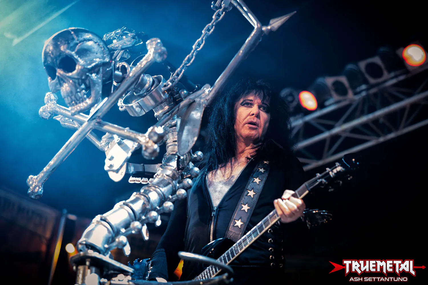 W.A.S.P.: Blackie Lawless spiega perché ha deciso di cantare "Mr. Cool" dal vivo