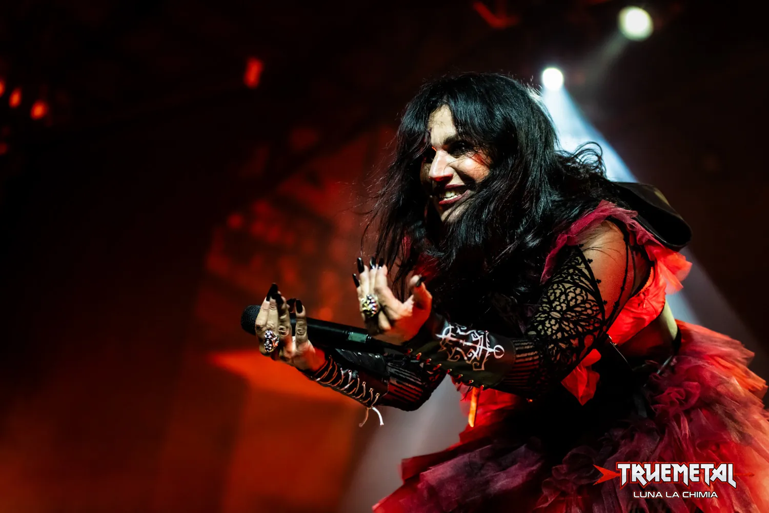 Lacuna Coil: il nuovo video di "Hosting the Shadow", in tour negli USA