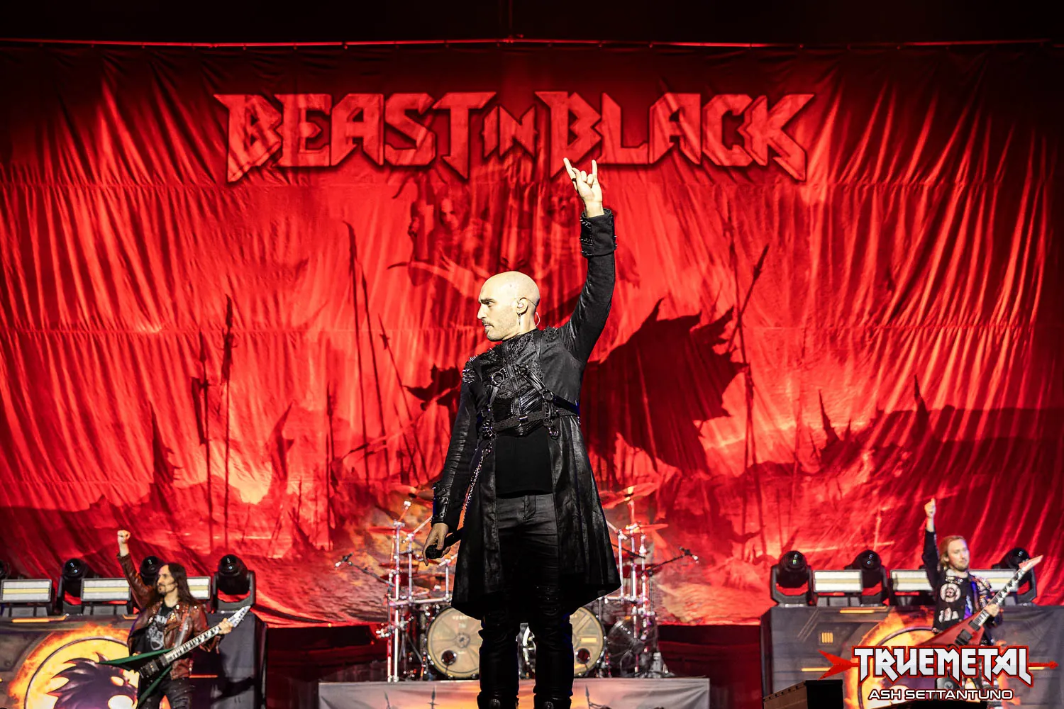 Beast In Black: presentata la title track "Fear The Beast" anticipando il tour asiatico e il nuovo album