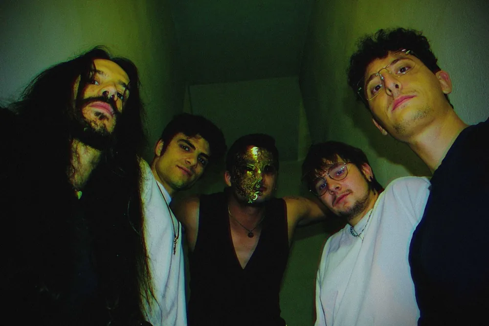 Awake Tomorrow: il videoclip del nuovo singolo "Screams"