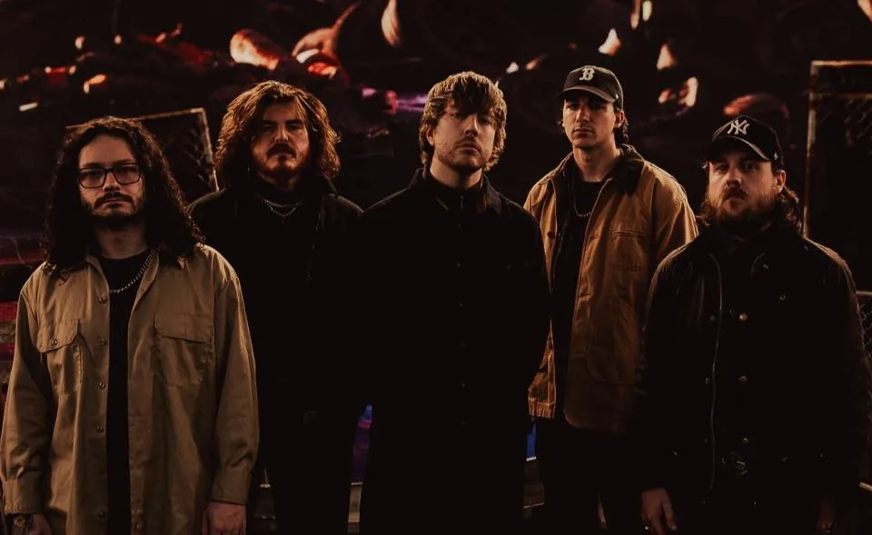Boundaries: il video di "Skies Cast Amber Black"