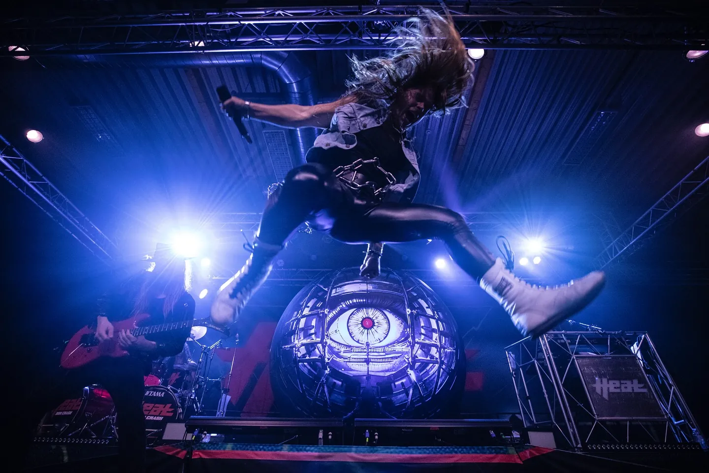 H.E.A.T: pubblicato il video di "Set Me on Fire"