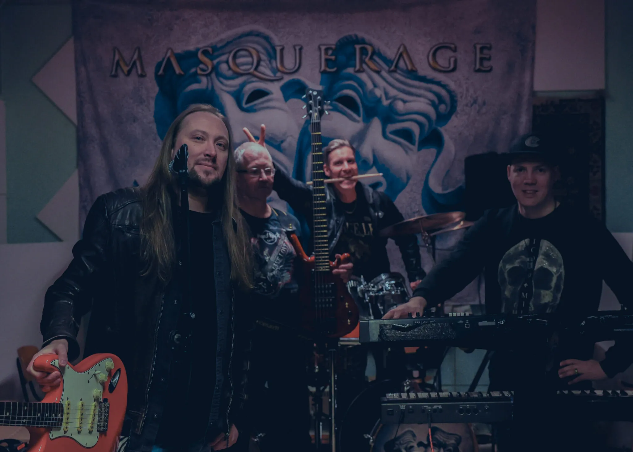 Masquerage: annunciato il sesto album, fuori il singolo "Waves"