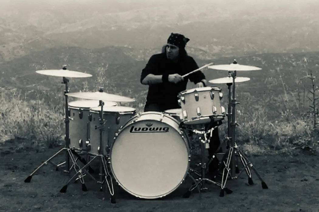 Led By Vultures: la band di Brian Tichy pubblica il video del singolo "Massivity"