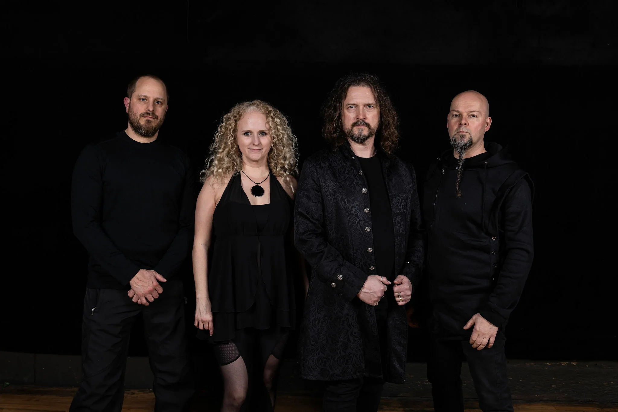 Liva: firmato il contratto discografico con Wormholedeath, video