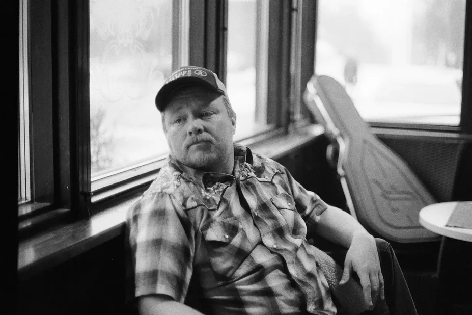 Steve’ n ‘Seagulls: il cantante Remmel pubblica il primo solo EP come Remmel & Rattlesnakes