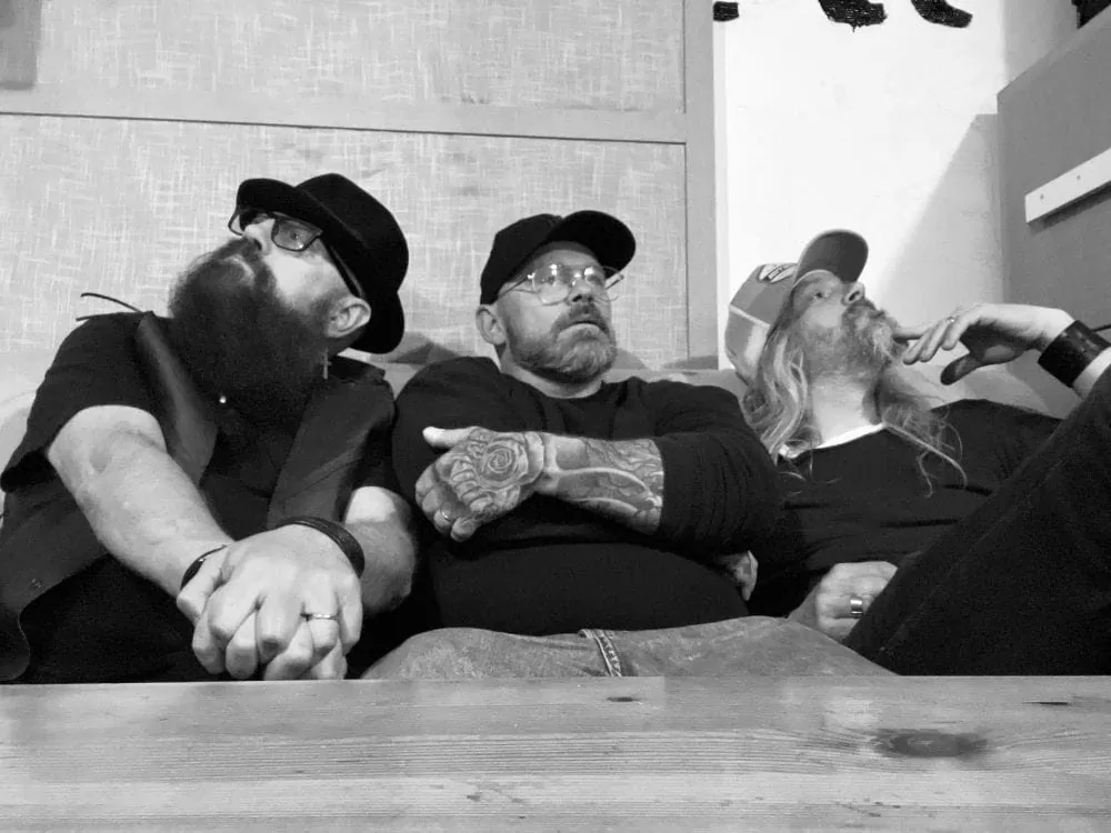 Whale Dog: il trio hard rock di Stoccolma Whale Dog torna con il nuovo singolo "Give It All"