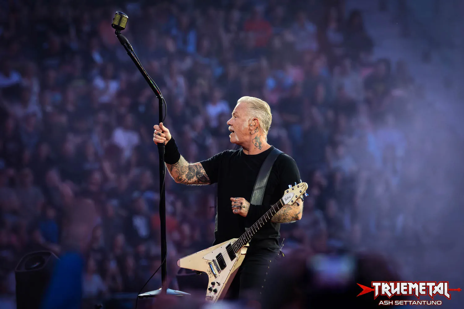 Metallica: pubblicato il video di "Shadows Follow" Live a East Rutherford 2023 e in arrivo il libro "Metallica: Album By Album"