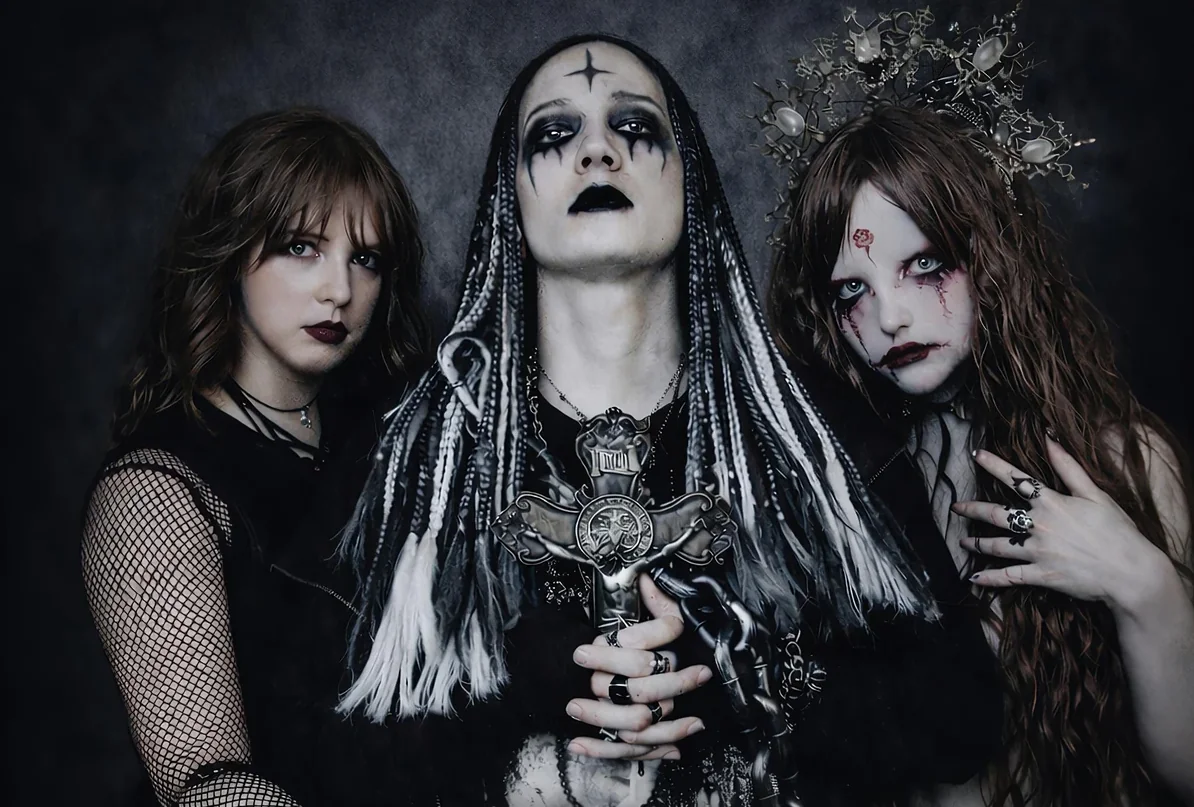 GodFrost: svelati tutti i dettagli del nuovo EP "Hanging Doll"