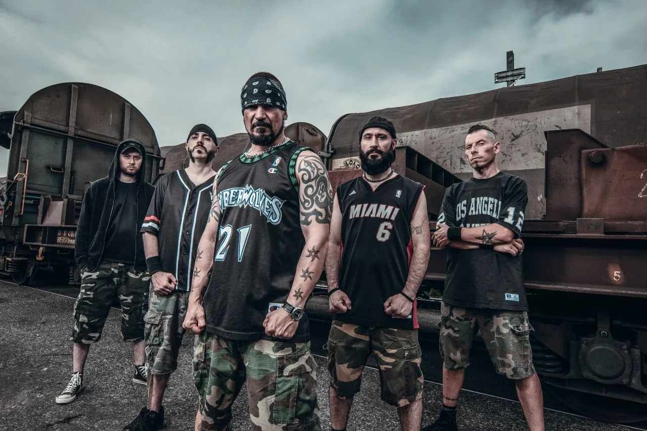 Between Nothing: la band polacca pubblica il nuovo singolo "No Heaven Here"