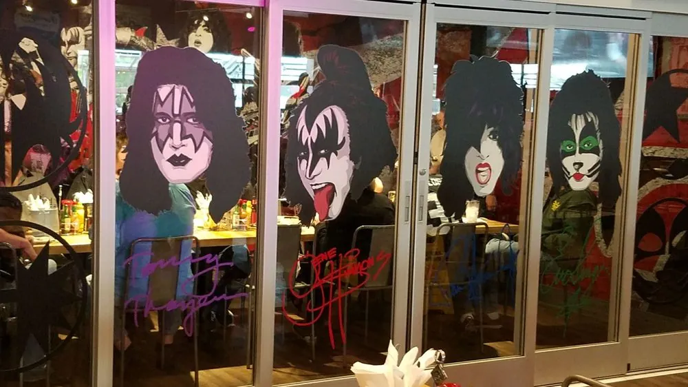 Kiss: chiude il ristorante di Gene Simmons e Paul Stanley Rock & Brews a St. Louis