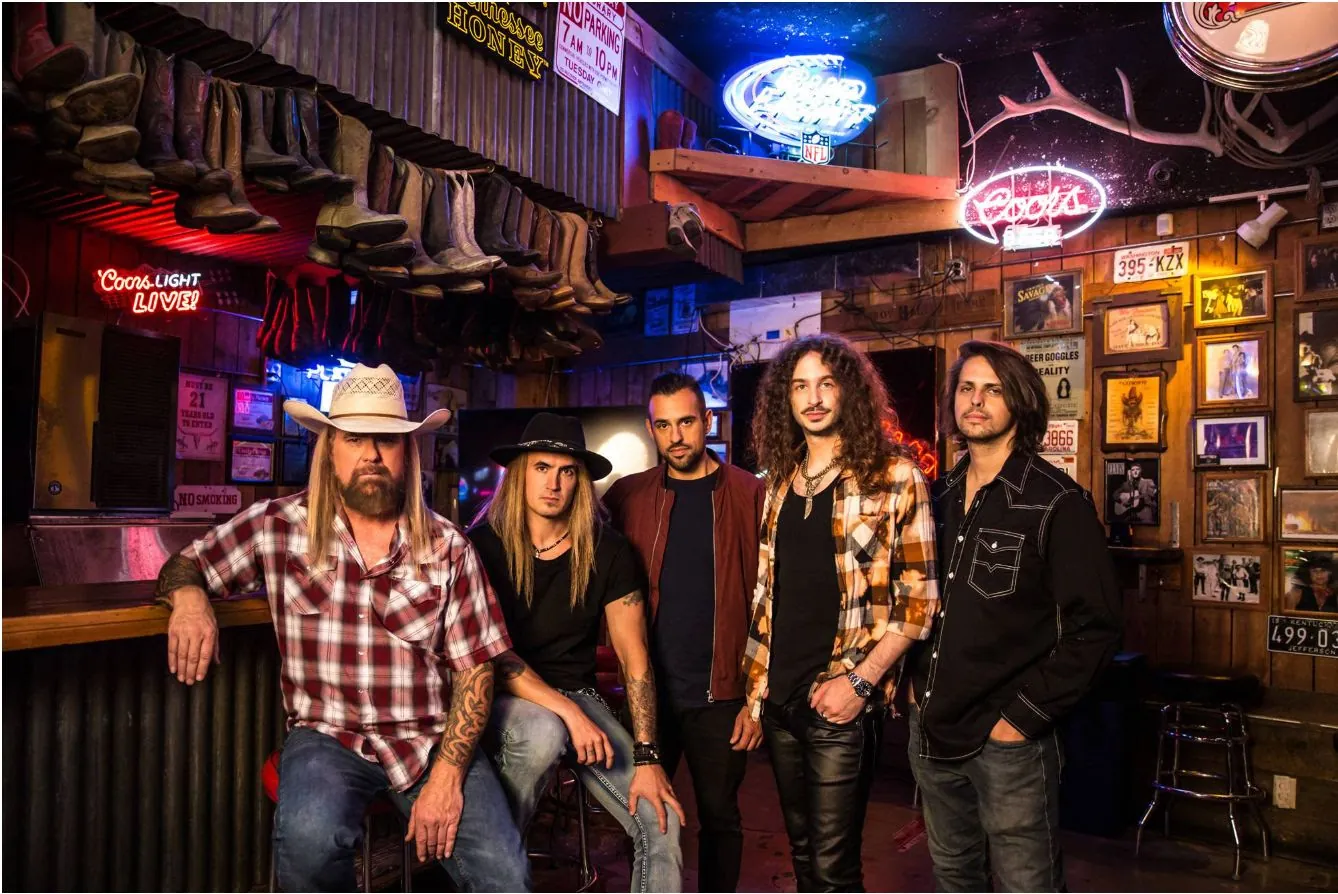 Chris Johnson & The Hollywood Hillbillies: ascolta il singolo "Live To Ride"