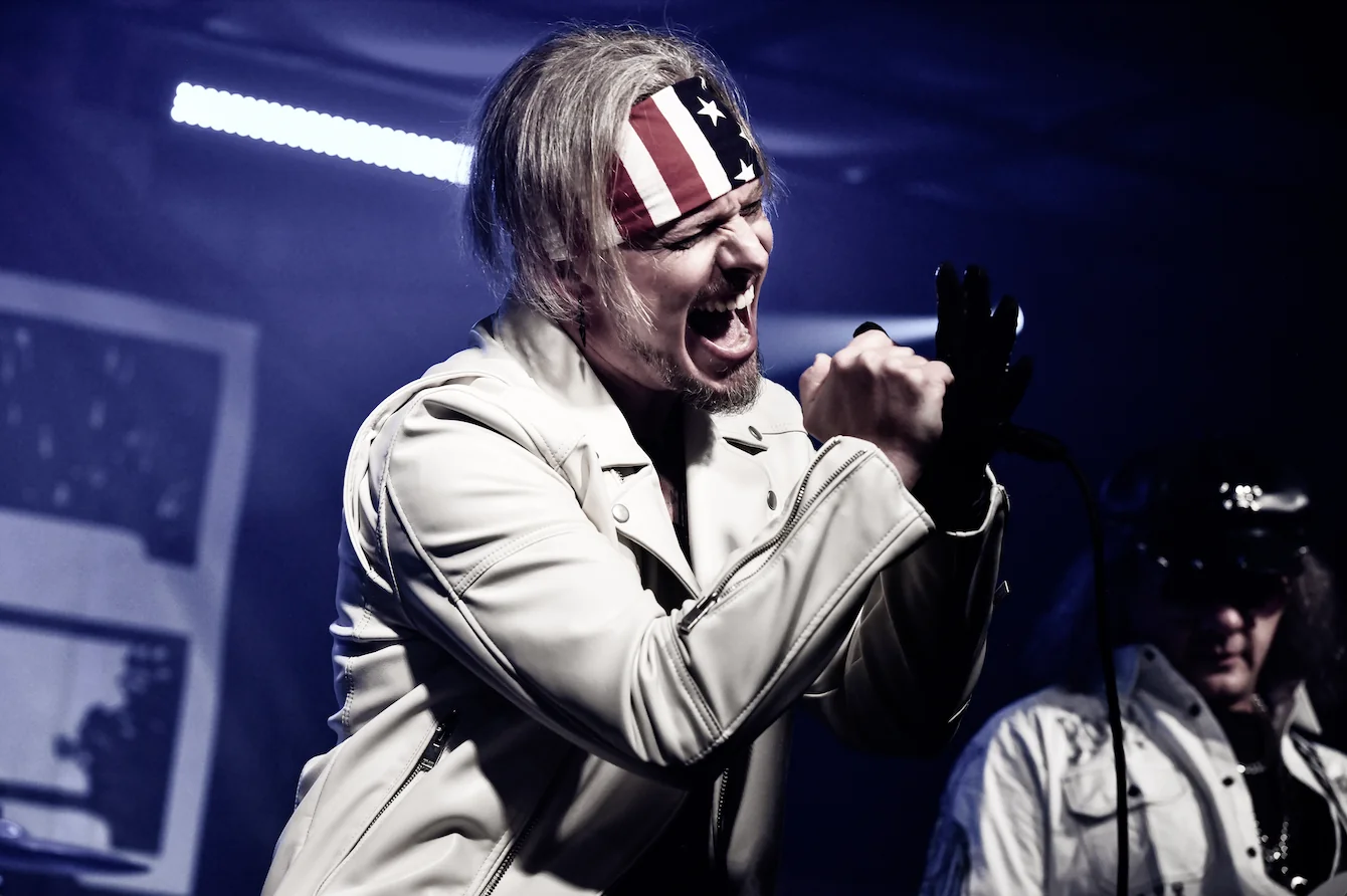 Rockstar Frame: condiviso il nuovo lyric video per "Shine On"