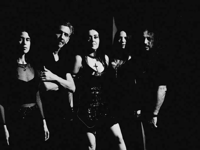 The Autumn Aurora: pubblicati il debut-album "False Idols" e il video di "Be My..."